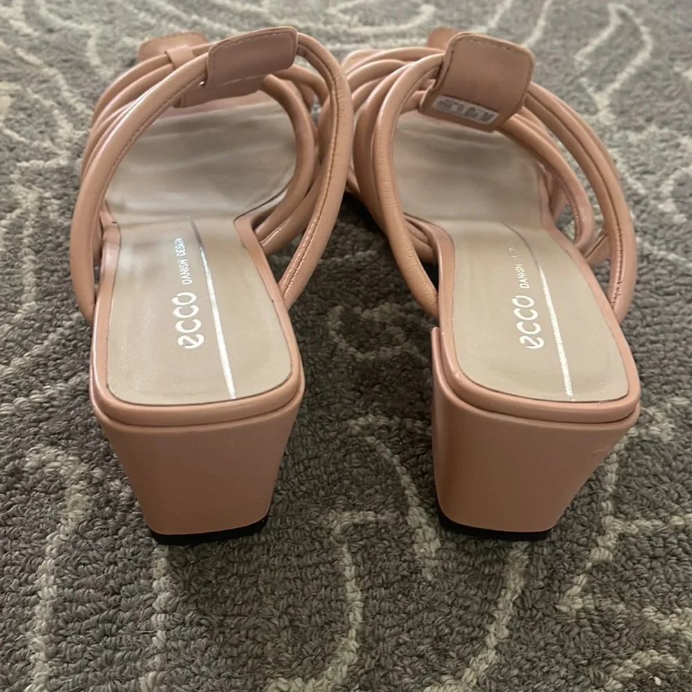 sandals - Picture 2 of 5